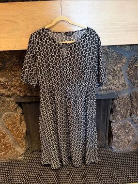 Sonoma Black and White Geometric Midi Dress with Short Sleeves